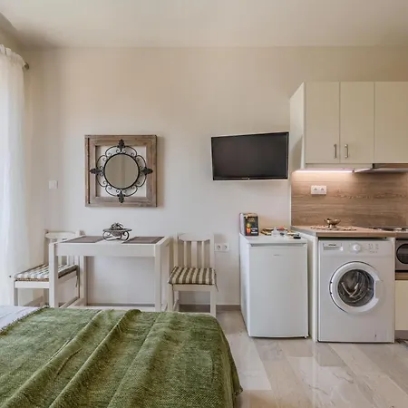 μελίτατα 19 * Rethymno